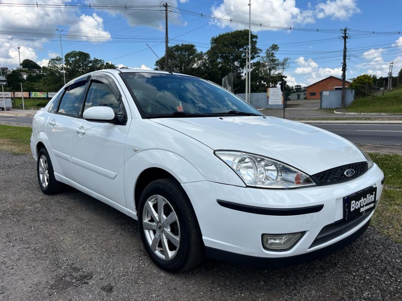 FOCUS 1.6 GLX SEDAN 8V GASOLINA 4P MANUAL - 2005 - FARROUPILHA