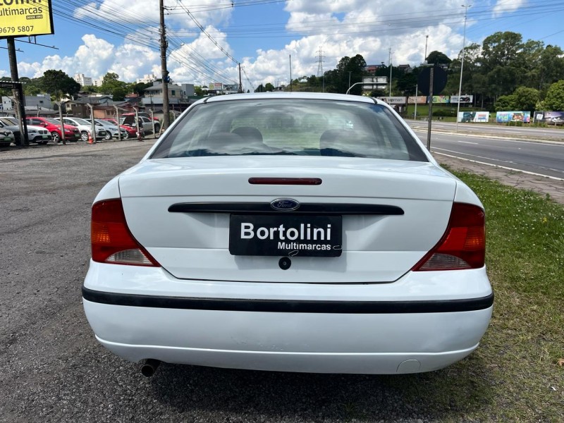 FOCUS 1.6 GLX SEDAN 8V GASOLINA 4P MANUAL - 2005 - FARROUPILHA