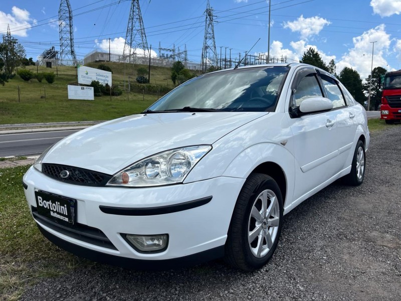 FOCUS 1.6 GLX SEDAN 8V GASOLINA 4P MANUAL - 2005 - FARROUPILHA