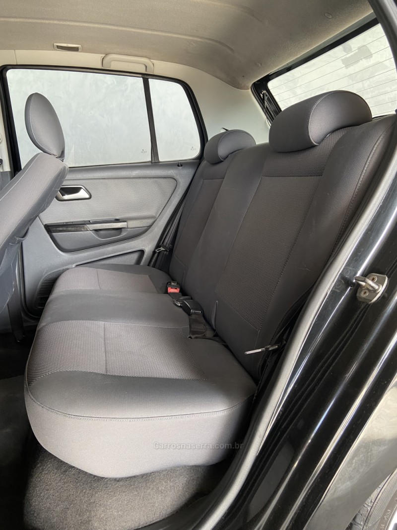 FOX 1.0 MI TREND 8V FLEX 4P MANUAL - 2011 - PAROBé