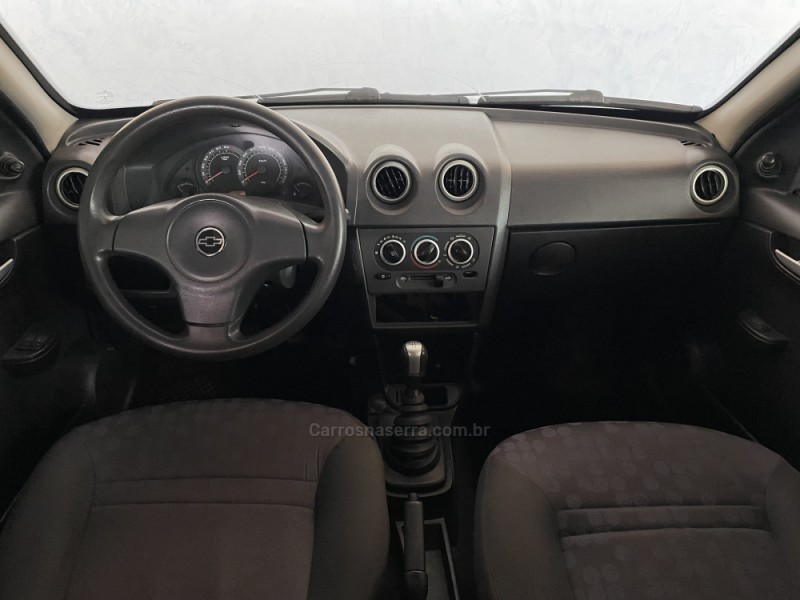 PRISMA 1.4 MPFI JOY 8V FLEX 4P MANUAL - 2009 - PAROBé