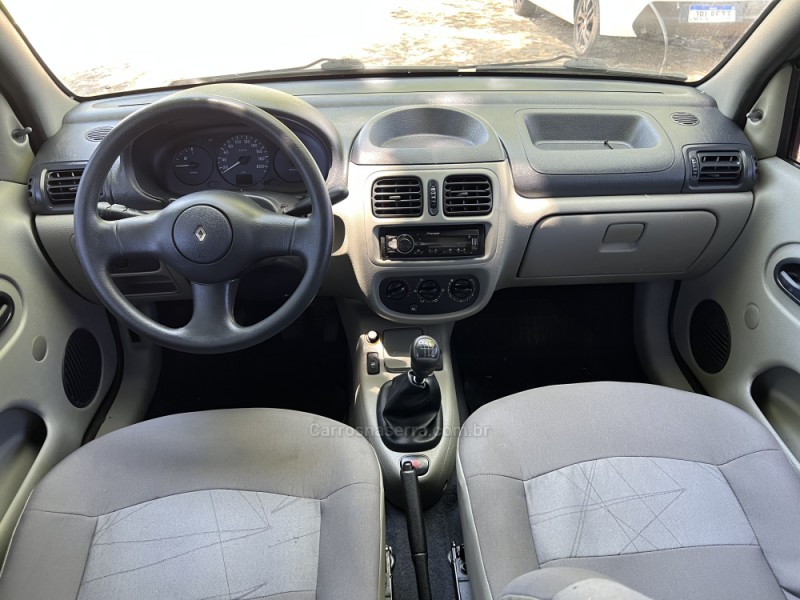 CLIO 1.0 AUTHENTIQUE 16V FLEX 2P MANUAL - 2004 - DOIS IRMãOS