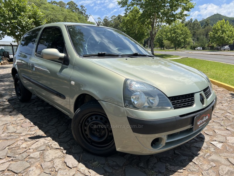 CLIO 1.0 AUTHENTIQUE 16V FLEX 2P MANUAL - 2004 - DOIS IRMãOS