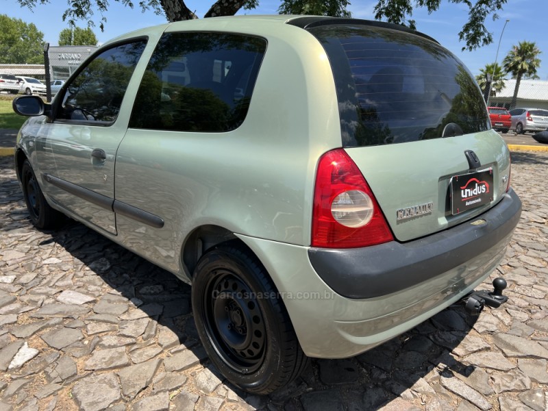 CLIO 1.0 AUTHENTIQUE 16V FLEX 2P MANUAL - 2004 - DOIS IRMãOS