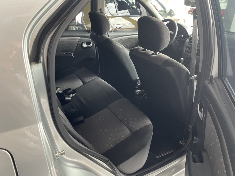 LOGAN 1.6 EXPRESSION 16V FLEX 4P MANUAL - 2011 - CAXIAS DO SUL