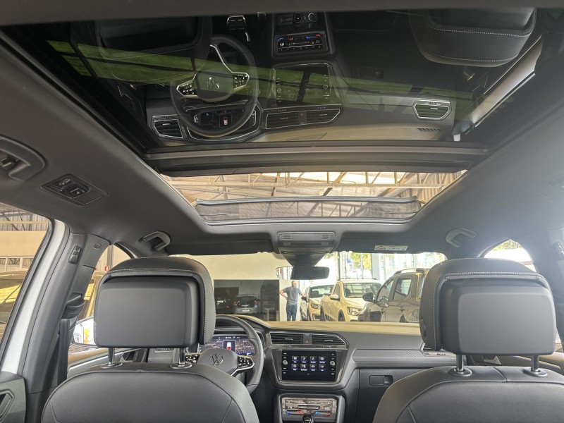 TIGUAN 2.0 TSI R-LINE 16V TURBO GASOLINA 4P TIPTRONIC - 2025 - FARROUPILHA