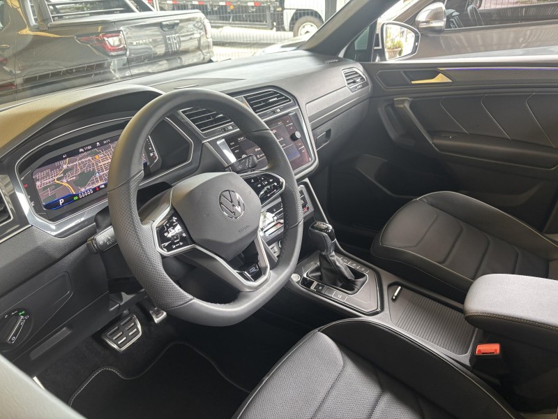 TIGUAN 2.0 TSI R-LINE 16V TURBO GASOLINA 4P TIPTRONIC - 2025 - FARROUPILHA