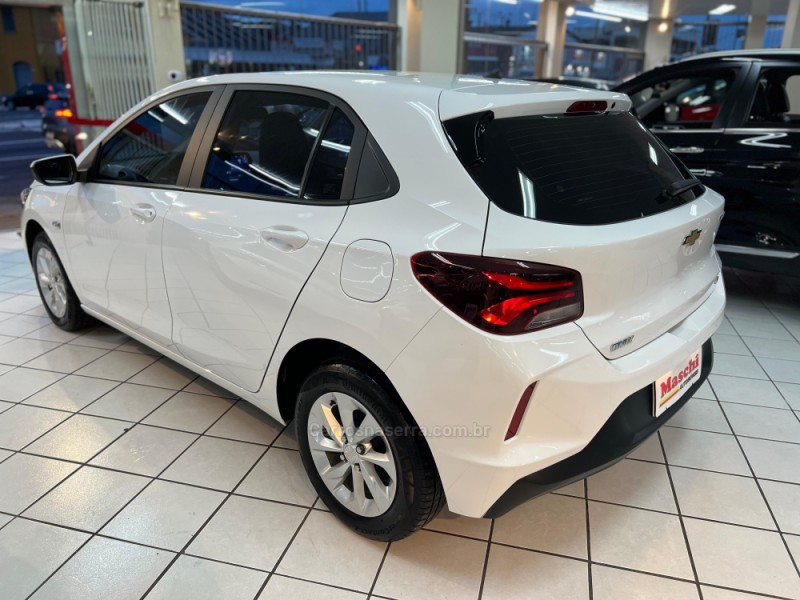 ONIX 1.0 LT 12V TURBO FLEX 4P MANUAL - 2022 - CAXIAS DO SUL