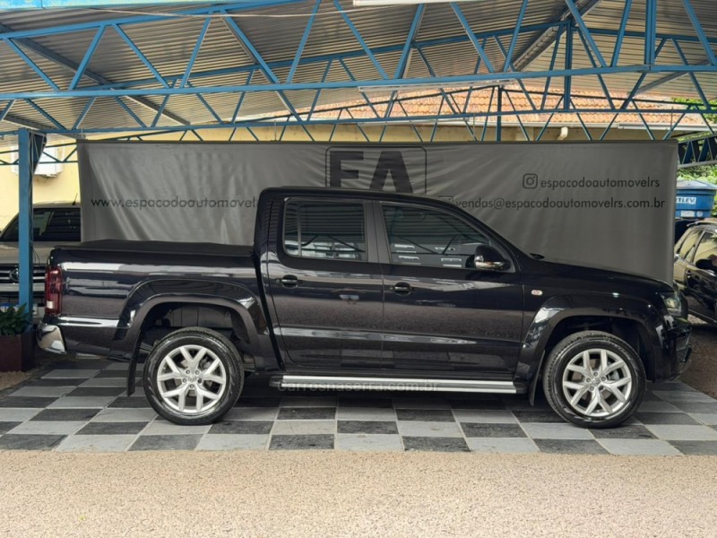 AMAROK 3.0 V6 TDI HIGHLINE CD DIESEL 4MOTION AUTOMÁTICO - 2023 - NOVA PRATA