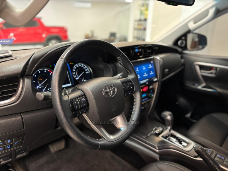 HILUX SW4 2.8 SRX 4X4 7 LUGARES 16V TURBO INTERCOOLER DIESEL 4P AUTOMÁTICO - 2024 - CARLOS BARBOSA