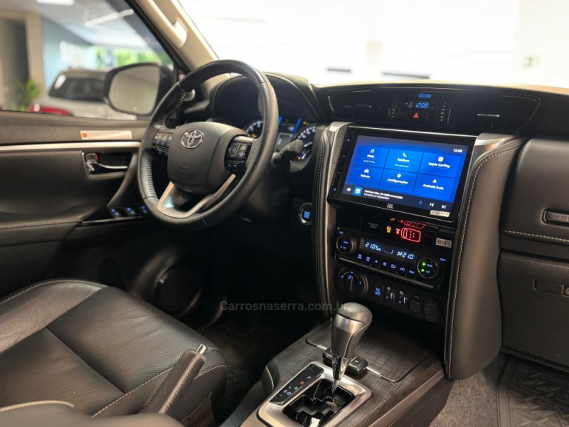 HILUX SW4 2.8 SRX 4X4 7 LUGARES 16V TURBO INTERCOOLER DIESEL 4P AUTOMÁTICO - 2024 - CARLOS BARBOSA