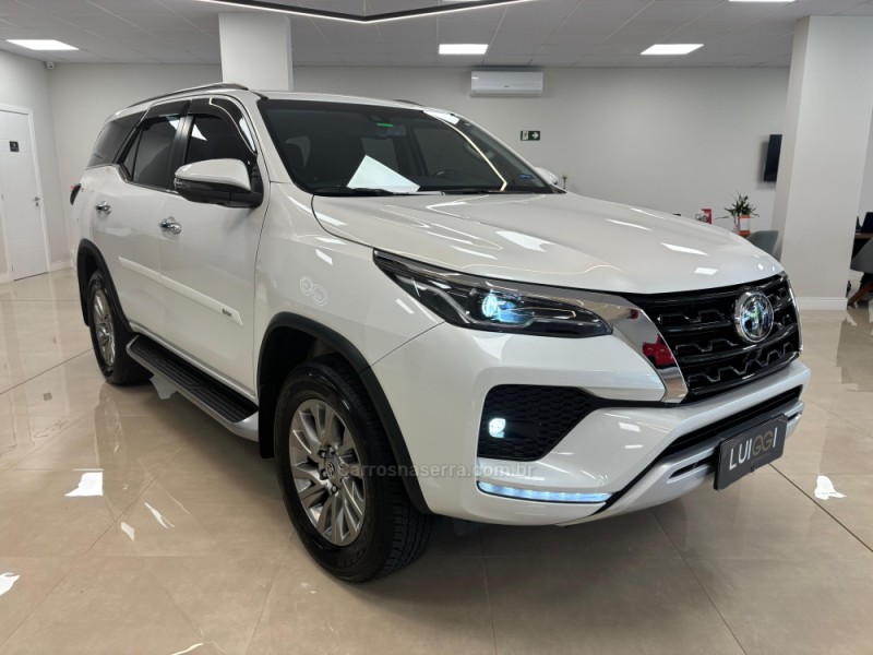 HILUX SW4 2.8 SRX 4X4 7 LUGARES 16V TURBO INTERCOOLER DIESEL 4P AUTOMÁTICO - 2024 - CARLOS BARBOSA