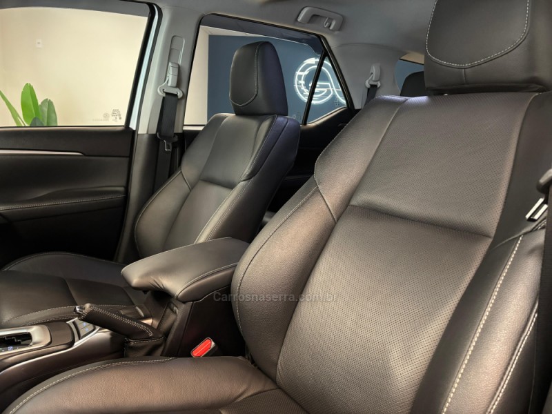 HILUX SW4 2.8 SRX 4X4 7 LUGARES 16V TURBO INTERCOOLER DIESEL 4P AUTOMÁTICO - 2024 - CARLOS BARBOSA