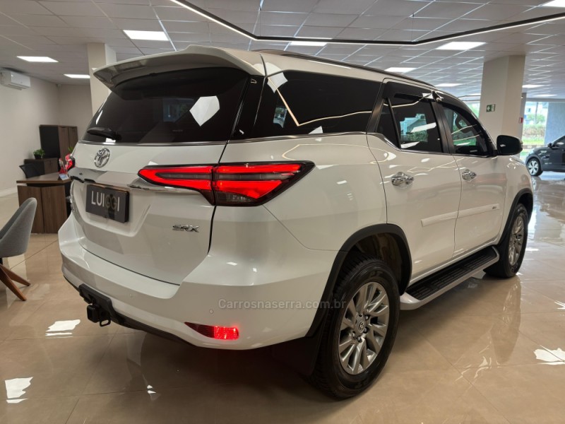 HILUX SW4 2.8 SRX 4X4 7 LUGARES 16V TURBO INTERCOOLER DIESEL 4P AUTOMÁTICO - 2024 - CARLOS BARBOSA