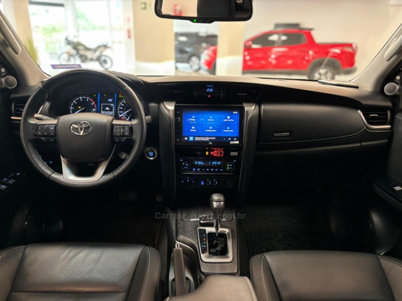 HILUX SW4 2.8 SRX 4X4 7 LUGARES 16V TURBO INTERCOOLER DIESEL 4P AUTOMÁTICO - 2024 - CARLOS BARBOSA