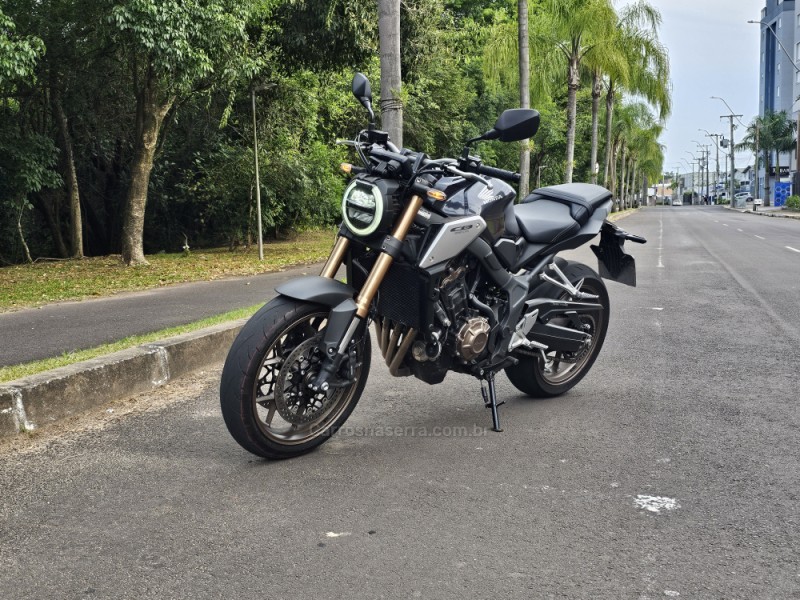 CB 650R  - 2022 - CAMPO BOM