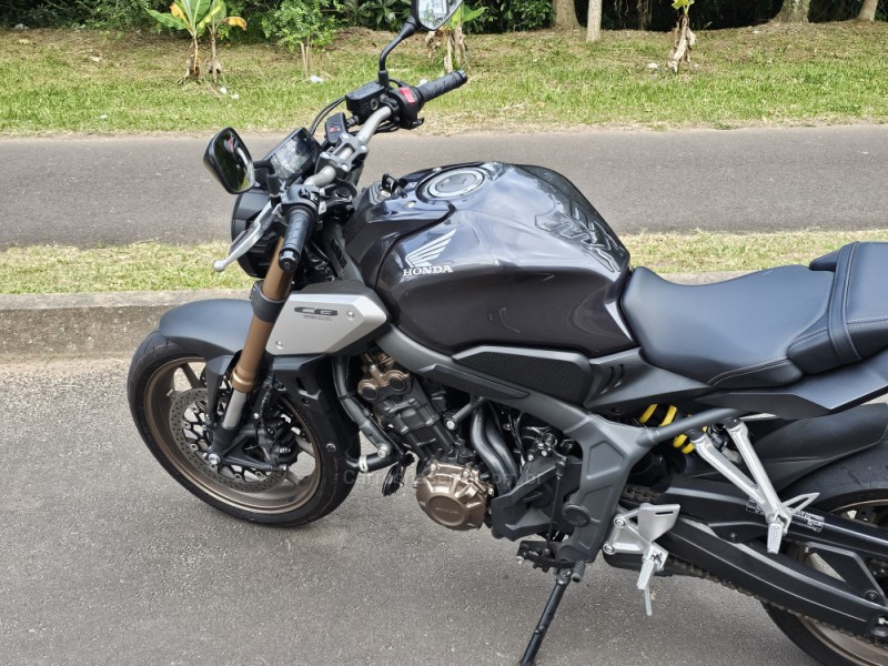 CB 650R  - 2022 - CAMPO BOM