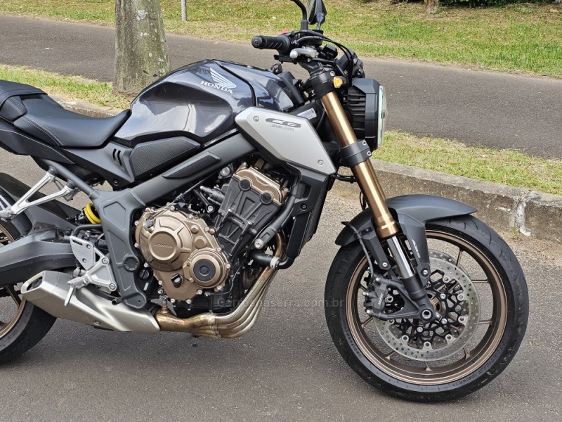 CB 650R  - 2022 - CAMPO BOM