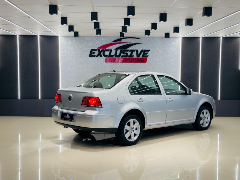 BORA 2.0 MI 8V GASOLINA 4P MANUAL - 2009 - CAXIAS DO SUL