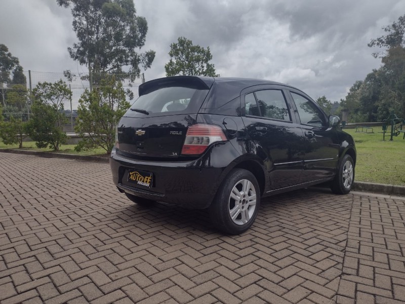 AGILE 1.4 MPFI LTZ 8V FLEX 4P MANUAL - 2011 - CANELA