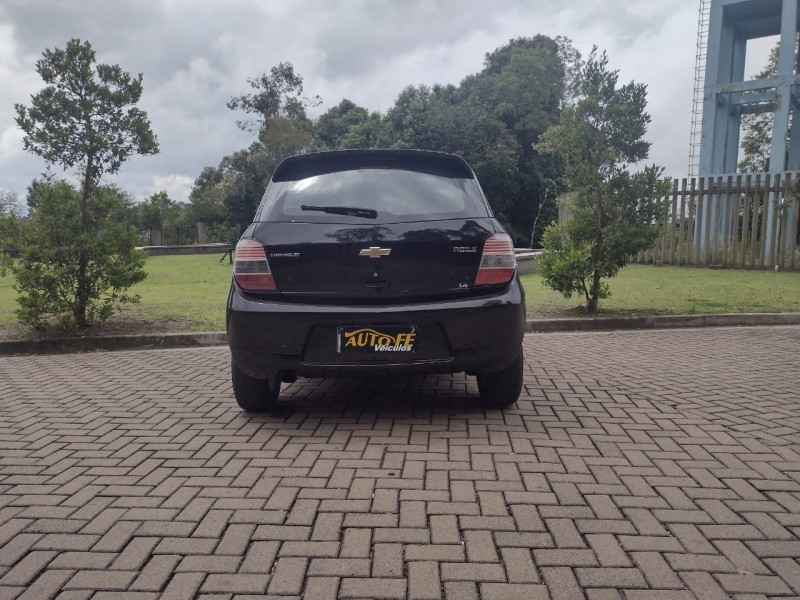 AGILE 1.4 MPFI LTZ 8V FLEX 4P MANUAL - 2011 - CANELA