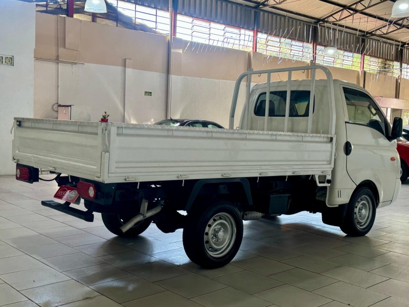 HR 2.5 TCI HD LONGO COM CAÇAMBA 4X2 8V 94CV TURBO INTERCOOLER DIESEL 2P MANUAL - 2008 - ESTâNCIA VELHA