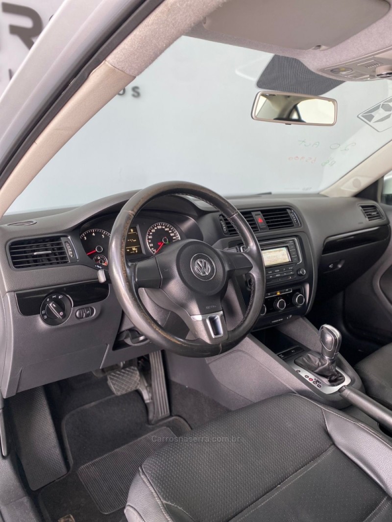 JETTA 2.0 COMFORTLINE FLEX 4P TIPTRONIC - 2013 - CAXIAS DO SUL