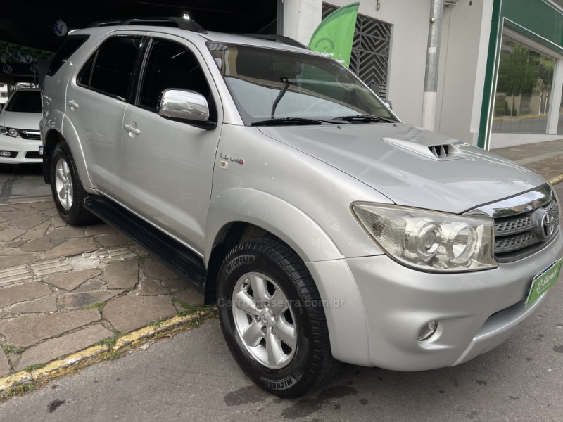 HILUX SW4 3.0 SRV 4X4 7 LUGARES 16V TURBO INTERCOOLER DIESEL 4P AUTOMÁTICO - 2010 - BENTO GONçALVES