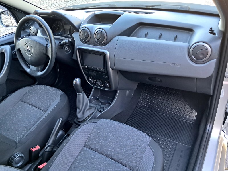 DUSTER 1.6 EXPRESSION 4X2 16V FLEX 4P MANUAL - 2014 - CAXIAS DO SUL
