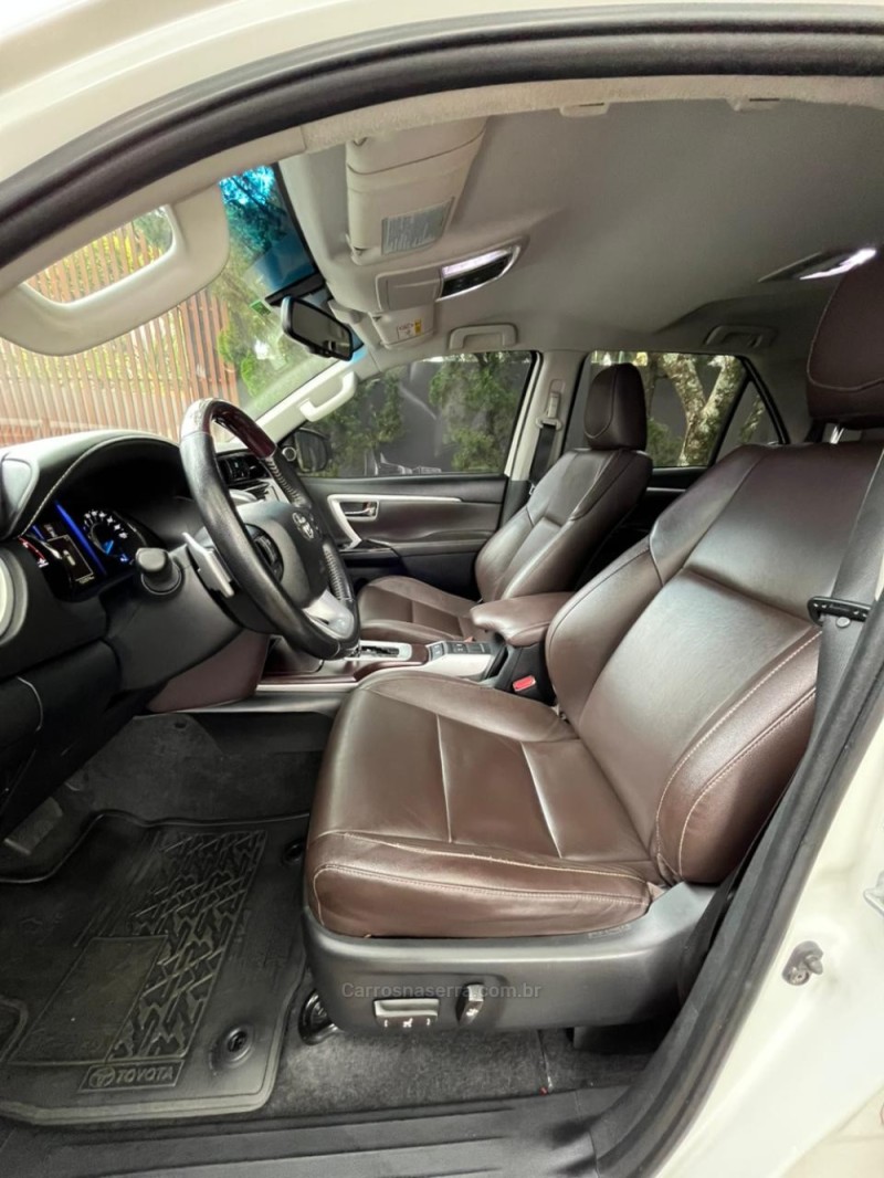 HILUX SW4 2.8 SRX 4X4 7 LUGARES 16V TURBO INTERCOOLER DIESEL 4P AUTOMÁTICO - 2019 - ERECHIM