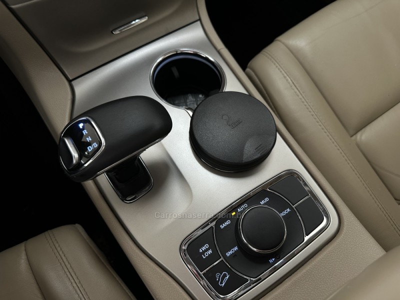 GRAND CHEROKEE 3.6 LIMITED 4X4 V6 24V GASOLINA 4P AUTOMATICO - 2015 - CHARQUEADAS