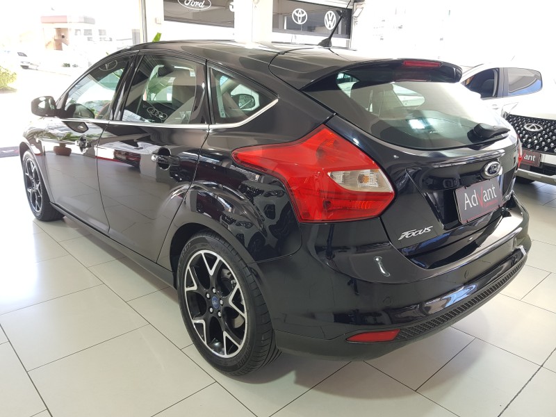 FOCUS 2.0 TITANIUM HATCH 16V FLEX 4P AUTOMÁTICO - 2015 - CAXIAS DO SUL