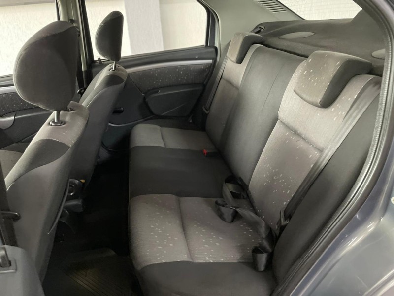 SANDERO 1.0 EXPRESSION 16V FLEX 4P MANUAL - 2011 - BOM PRINCíPIO