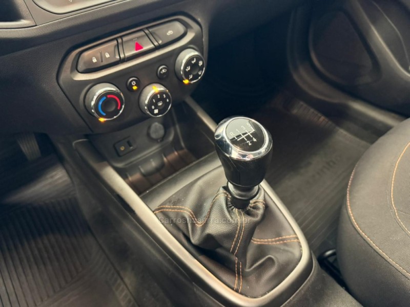 ONIX 1.4 MPFI LT 8V FLEX 4P MANUAL - 2015 - VERANóPOLIS