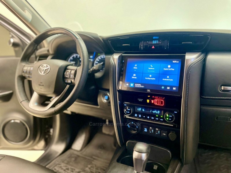 HILUX SW4 2.8 4X4 SRX PLATINUM TURBO 7 LUGARES DIESEL 4P AUTOMÁTICO - 2024 - SANTA CRUZ DO SUL