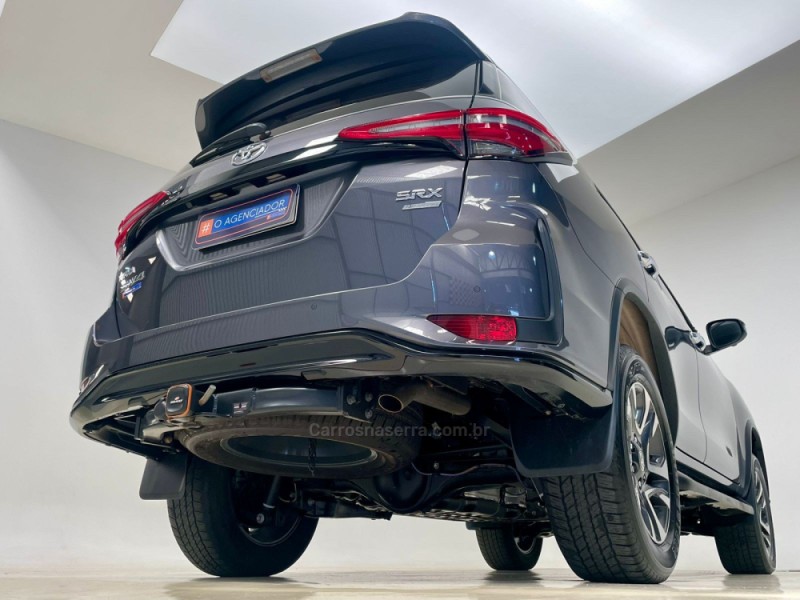 HILUX SW4 2.8 4X4 SRX PLATINUM TURBO 7 LUGARES DIESEL 4P AUTOMÁTICO - 2024 - SANTA CRUZ DO SUL