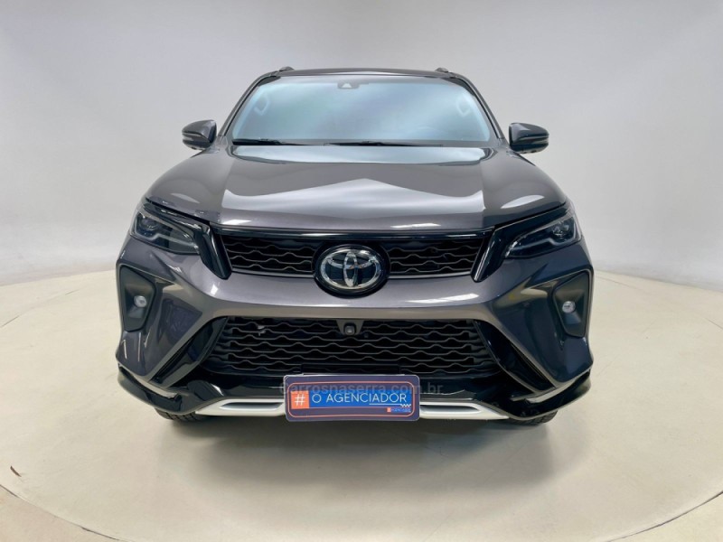 HILUX SW4 2.8 4X4 SRX PLATINUM TURBO 7 LUGARES DIESEL 4P AUTOMÁTICO - 2024 - SANTA CRUZ DO SUL