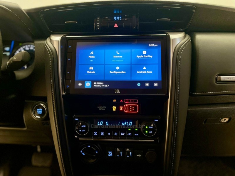 HILUX SW4 2.8 4X4 SRX PLATINUM TURBO 7 LUGARES DIESEL 4P AUTOMÁTICO - 2024 - SANTA CRUZ DO SUL