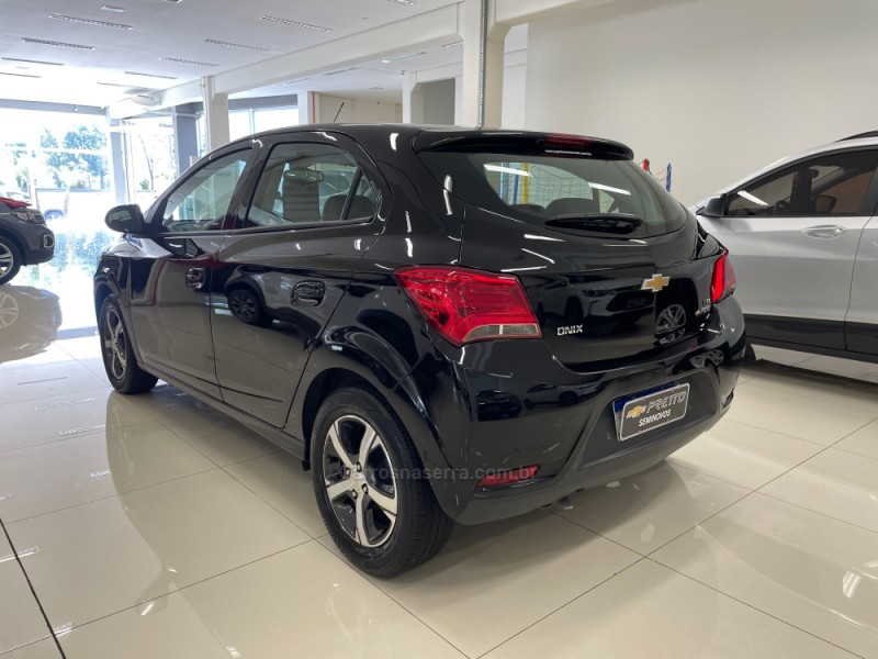 ONIX 1.4 MPFI LTZ 8V FLEX 4P MANUAL - 2019 - VERANóPOLIS