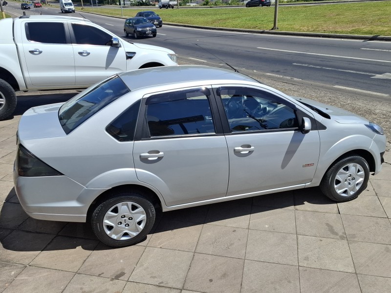 FIESTA 1.6 MPI SEDAN 8V FLEX 4P MANUAL - 2012 - FARROUPILHA