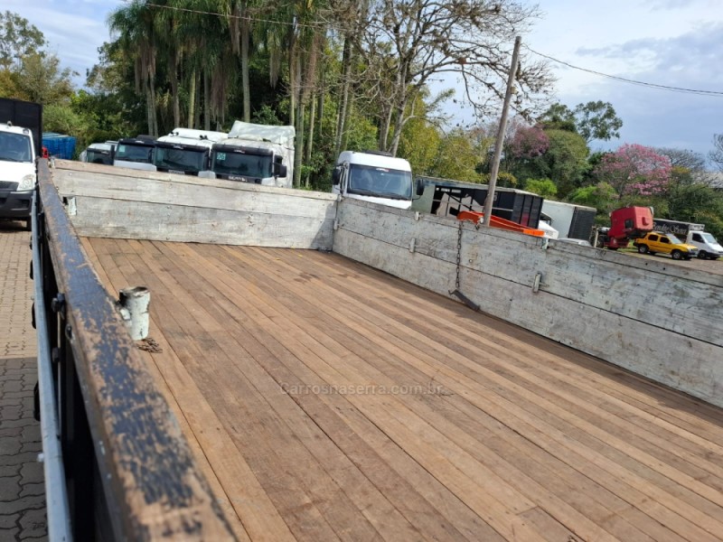 F-4000 4X2 - 1976 - PORTãO