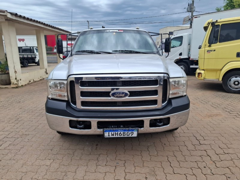 F-350 3.9 TROPICAMPO CD TURBO INTERCOOLER DIESEL 2P MANUAL - 2017 - PORTãO