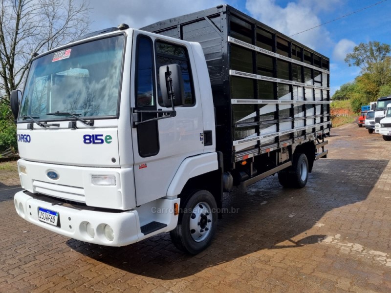 cargo 815 e turbo 2012 portao