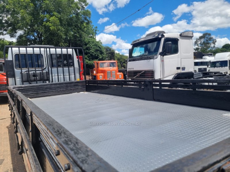 CARGO 815 E TURBO - 2006 - PORTãO