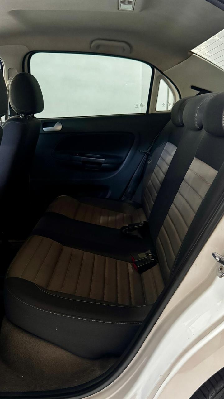 VOYAGE 1.6 MI HIGHLINE 8V FLEX 4P MANUAL - 2014 - ESTâNCIA VELHA