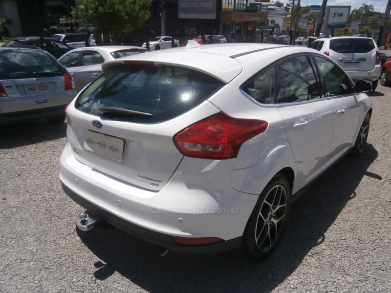 FOCUS 2.0 TITANIUM PLUS HATCH 16V FLEX 4P AUTO - 2017 - FARROUPILHA