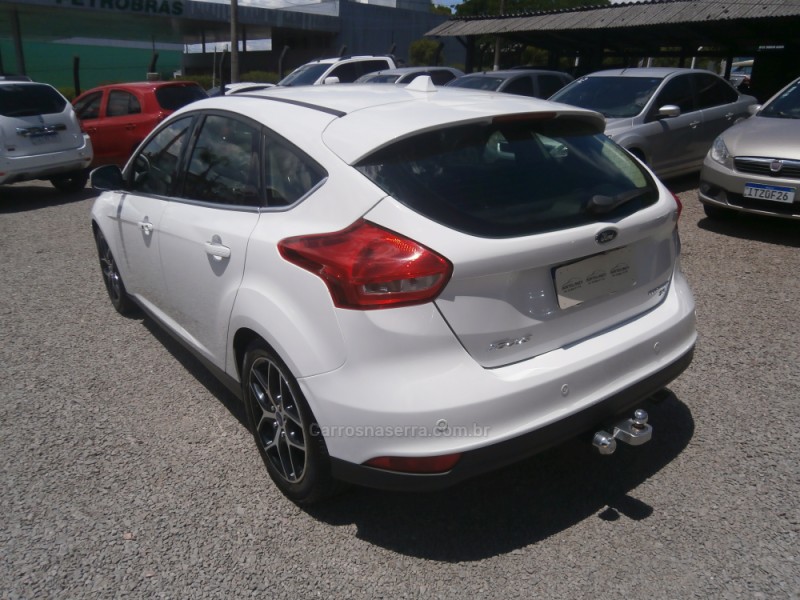 FOCUS 2.0 TITANIUM PLUS HATCH 16V FLEX 4P AUTO - 2017 - FARROUPILHA