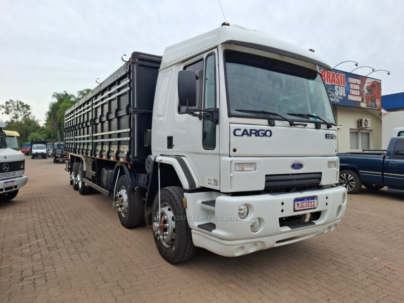 cargo 1832 e turbo 2011 portao