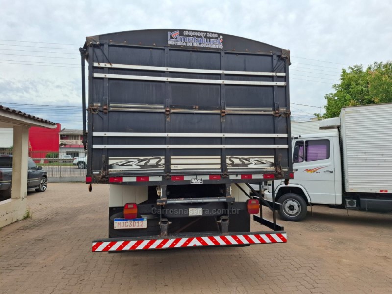 CARGO 1832 E TURBO - 2011 - PORTãO