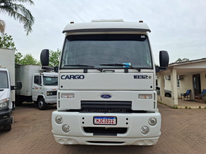 CARGO 1832 E TURBO - 2011 - PORTãO